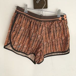 Under Armour Heat Gear Fitted Shorts Small A150